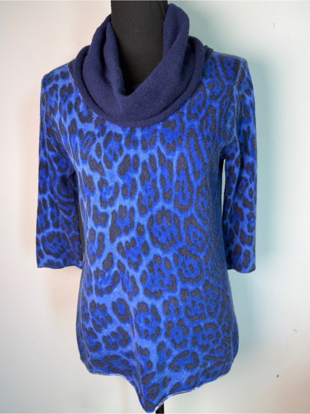 Neiman Marcus 100% Cashmere Cobalt Blue Leopard Print Cowl Neck Sweater Sz S